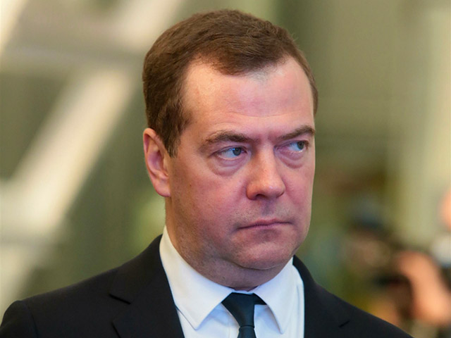 Премьер-министр Дмитрий Медведев поручил правительству подготовить программу оказания поддержки туроператорам, пострадавшим от временного прекращения авиасообщения с Египтом