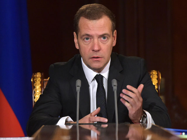 Премьер-министр России Дмитрий Медведев заявил, что на борту российского самолета А321, в результате крушения которого на Синайском полуострове погибли 224 человека, мог произойти теракт