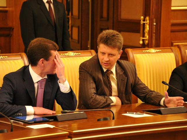 Максим Соколов (на фото - справа)