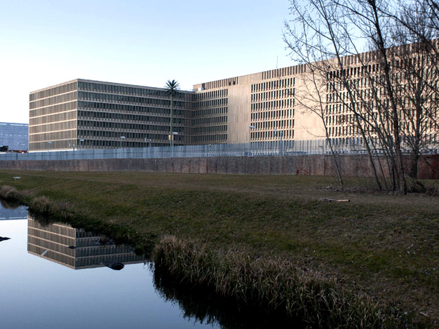 Шпионский скандал в Германии: БНД следила за немецкими дипломатами и главой МИД Франции