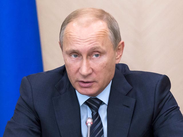 Президент РФ Владимир Путин заподозрил США в намерении разжечь войну на Донбассе. Глава государства дал интервью нескольким информационным агентствам, в том числе "Интерфаксу", накануне поездки в Турцию, где 15-16 ноября пройдет саммит "двадцатки"