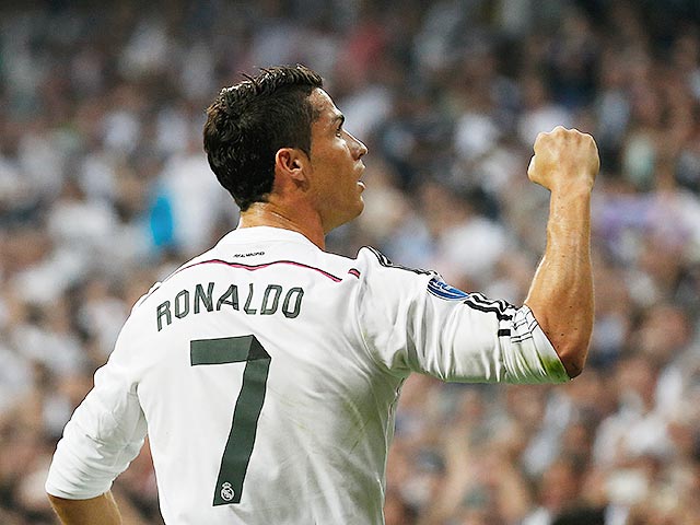 Руководство скромного клуба "Андоринья" изъяло из обращения футболку с номером семь. Сделано это в честь нападающего мадридского "Реала" Криштиану Роналду, первой командой которого была именно "Андоринья"
