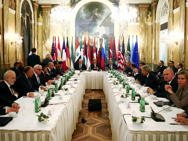 В Вене завершилась вторая многосторонняя министерская встреча по Сирии, передает "Интерфакс". Во встрече приняли участие Египет, Россия, Саудовская Аравия, США, Турция, европейские страны, а также Иран. Переговоры в отеле "Империал" продолжались более пят