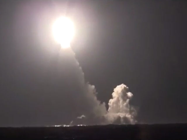 С подлодки "Владимир Мономах" запустили две "Булавы", цель на Камчатке уничтожена