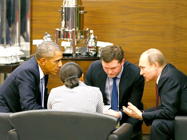 Президенты России и США Владимир Путин и Барак Обама пообщались в кулуарах саммита G20 после официального обеда. Кадры этой беседы показало государственное ТВ Турции
