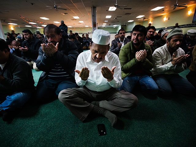 В Канаде неизвестные устроили поджог мечети