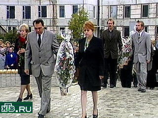 Жители города Волгодонска Ростовской области минутой молчания почтили память погибших год назад в результате теракта