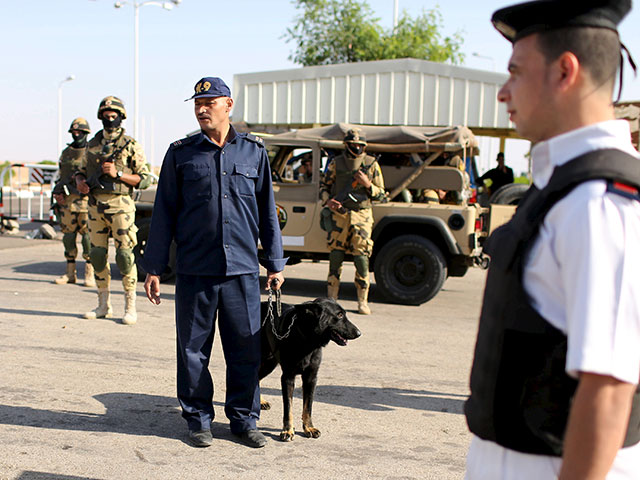 В Египте задержаны двое сотрудников аэропорта, которые могли помочь террористов пронести бомбу на борт A321
