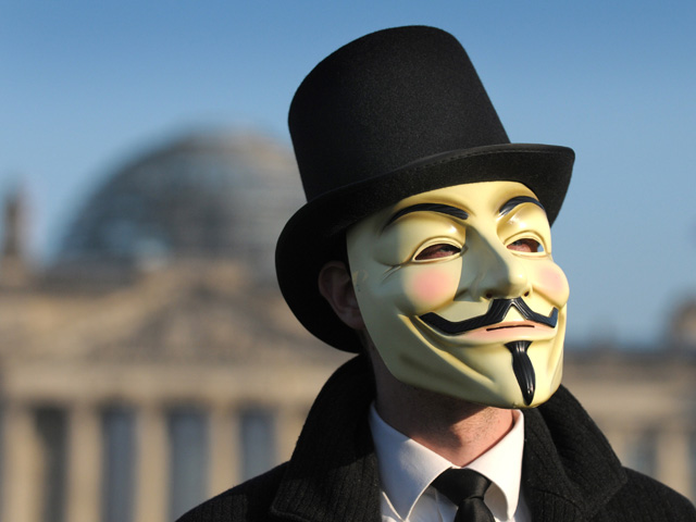 Накануне хакеры Anonymous объявили войну ИГ в связи с терактами в Париже, унесшими жизни 129 человек