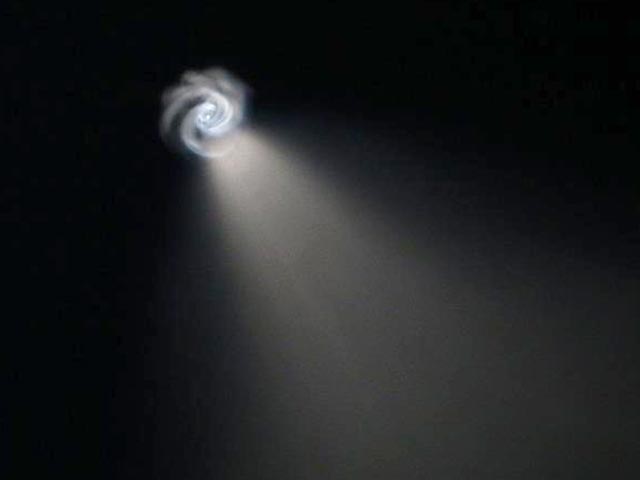 Около 18:40 по местному времени (15:40 мск) горожане заметили в вечернем небе над Омском светящийся объект: он двигался, а затем раздвоился и стал похожим на планету