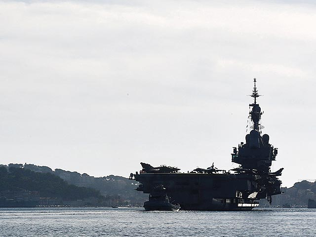 Франция направила к сирийским берегам авианосец "Шарль де Голль"