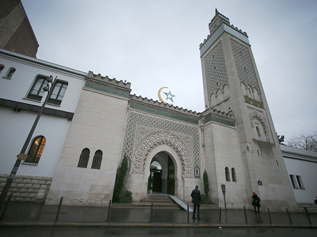 Во всех французских мечетях распространят заявление с осуждением терроризма