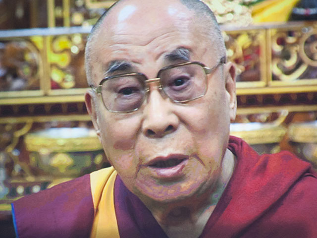 Далай-лама: терроризм - это проблема, созданная человеком, и Бог не собирается ее исправлять