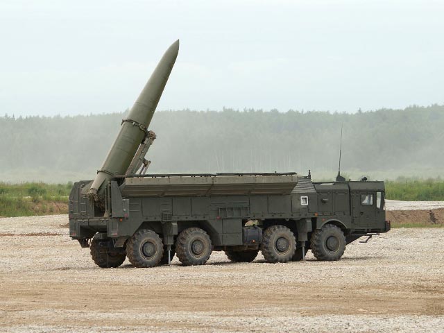 Российские военные впервые провели ночные пуски ракет из оперативно-тактических комплексов "Искандер-М", вызывающих особую тревогу в НАТО