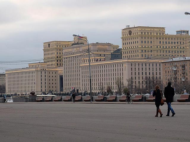 В Москве произошел пожар в здании, которое принадлежит Министерству обороны. Задымление произошло в Национальном центре Минобороны, который расположен на Фрунзенской набережной