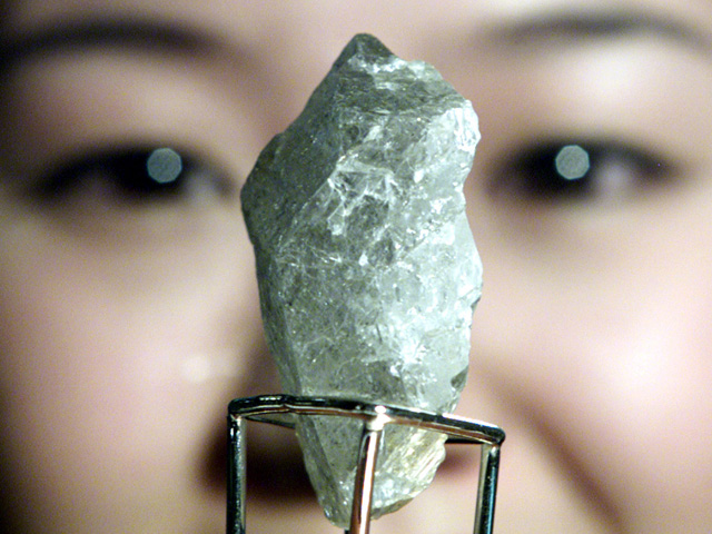Второй крупнейший в мире алмаз ювелирного качества нашли в Ботсване. Алмаз массой 1,111 тысячи карат обнаружили в шахте Карове