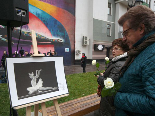 В Москве открылся сквер имени балерины Майи Плисецкой, которой в пятницу исполнилось бы 90 лет