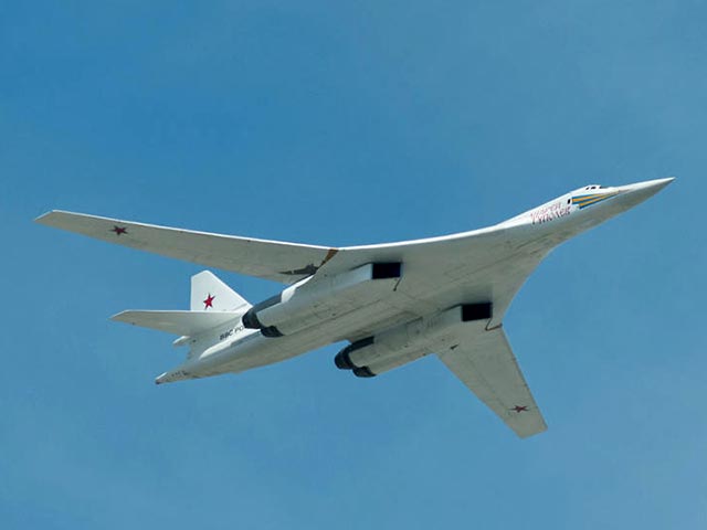 По данным военного ведомства Великобритании, российские бомбардировщики Ту-160 были замечены накануне вечером