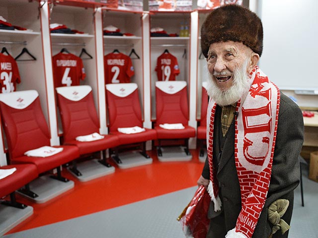 Умер 102-летний болельщик футбольного "Спартака" Отто Фишер