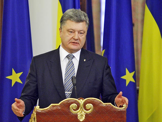 Президент Украины Петр Порошенко подписал пакет законов, которые в будущем могут позволить Украине добиться безвизового режима с ЕС