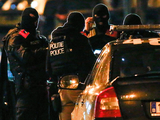 Бельгийские власти официально подтвердили, что главный подозреваемый по делу о парижских терактах Салах Абдесалам продолжает оставаться на свободе.