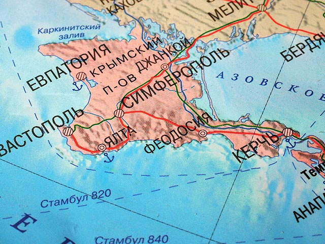Более половины россиян воспринимают слова "Крым наш" как символ торжества и гордости