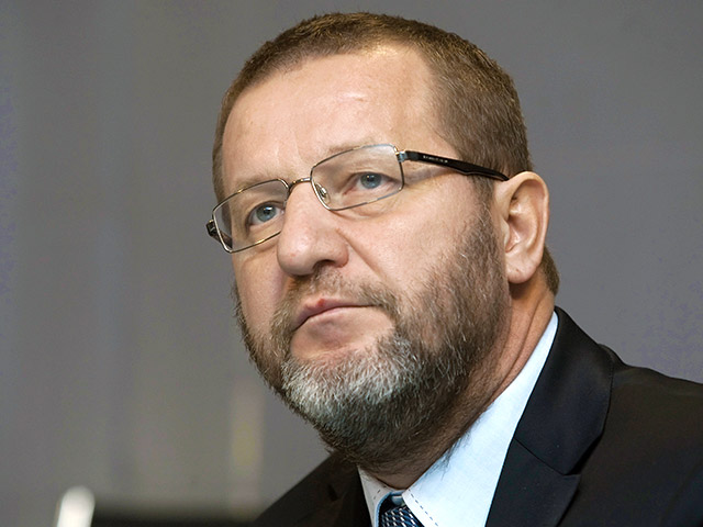 Бывший вице-премьер РФ Альфред Кох объявлен в федеральный розыск по делу о контрабанде картины, которое на политика завели в апреле 2014 года