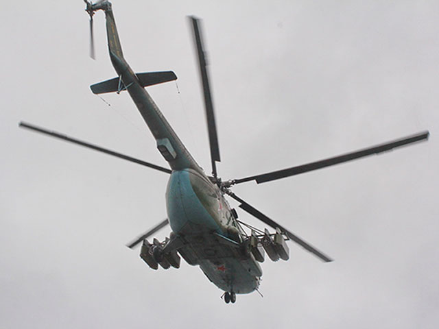 Генеральный штаб Вооруженных сил РФ сообщил, что российский вертолет Ми-8, который участвовал в поисково-спасательной операции на месте падения бомбардировщика Су-24, был уничтожен с территории, подконтрольной боевикам