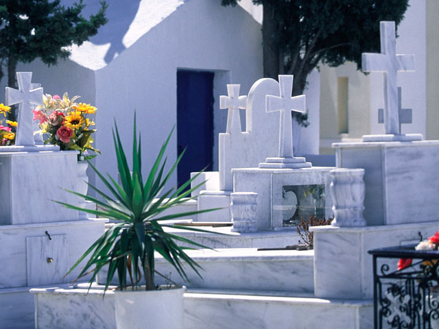 В кризис Греция столкнулась с острой проблемой нехватки территорий для захоронения умерших граждан