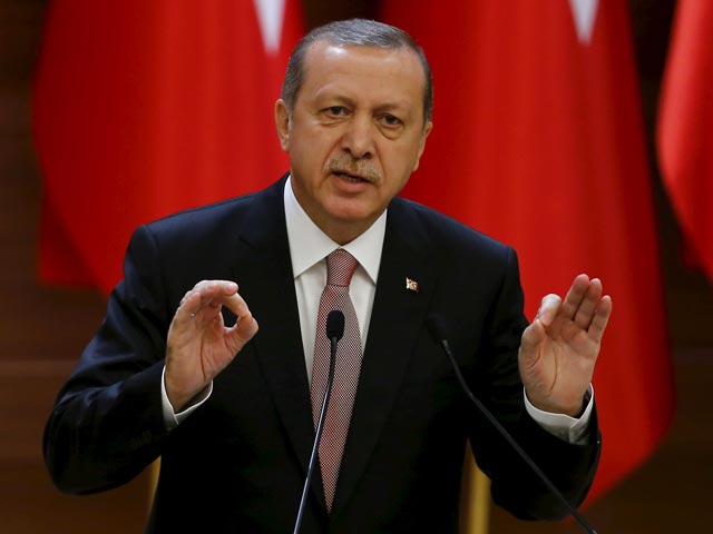 Президент Турции Реджеп Тайип Эрдоган выразил сожаление в связи с инцидентом, когда на границе Сирии и Турции был сбит российский самолет Су-24. При этом, как сообщает АР, он вновь встал на защиту действий турецких летчиков, выпустивших ракету