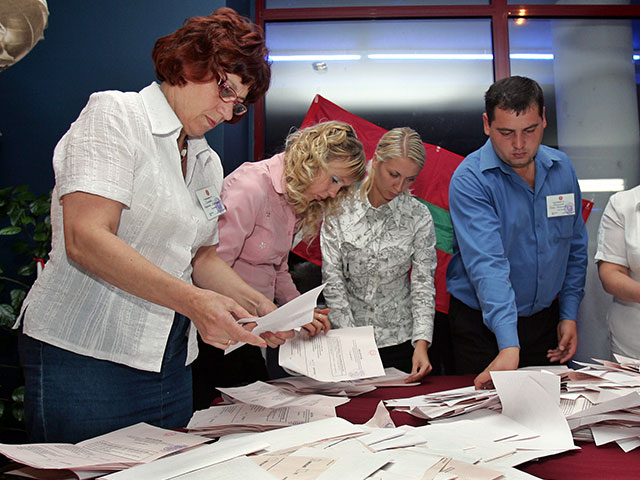 Подсчет голосов на референдуме в Приднестровье в 2006 году