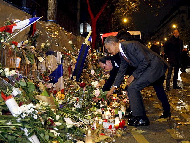Обама почтил память жертв теракта в парижском театре "Батаклан"