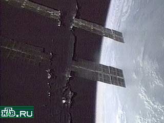 Американо-российский экипаж космического челнока Atlantis завершает работы на международной космической станции