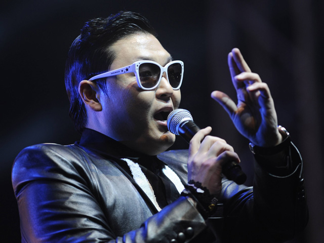 На официальном YouTube-канале южнокорейского певца Psy 30 ноября был опубликован новый клип под названием Daddy, который стремительно набирает популярност