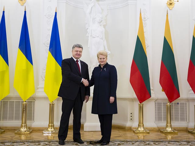Президент Украины Петр Порошенко предложил премьер-министру Литвы Альгирдасу Буткявичюсу помощь украинских компаний в строительстве газопровода GIPL между Литвой и Польшей для поставок газа на Украину