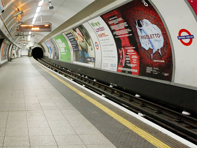 Мужчина с мачете перерезал горло пассажиру лондонского метро с криком "За Сирию!"