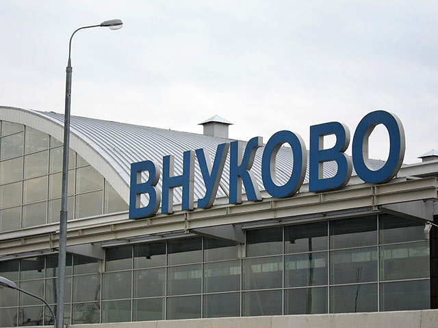 На борту самолета, приземлившегося в московском аэропорту Внуково, умер 12-летний мальчик