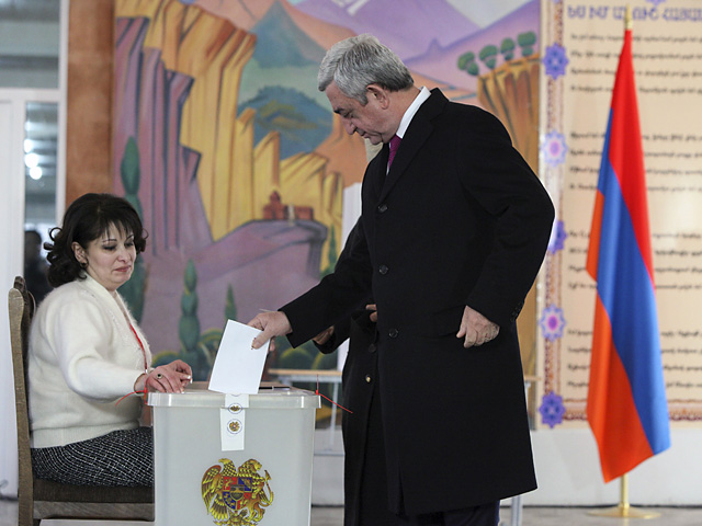 В Армении в воскресенье прошел конституционный референдум