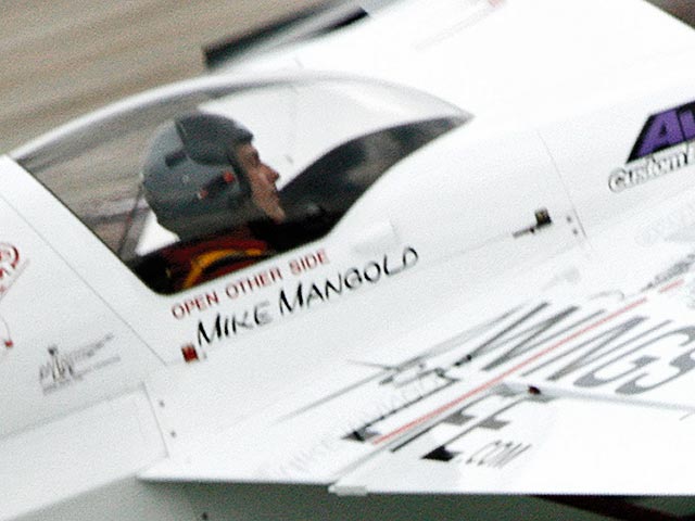 Двукратный чемпион мира по пилотажным авиагонкам Red Bull Air Race американец Майк Мэнголд погиб в результате авиакатастрофы, которая произошла 6 декабря в Калифорнии