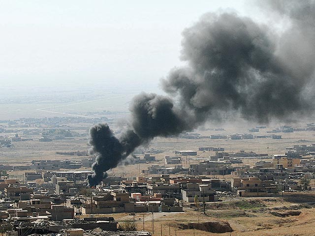 Правозащитники из организации Сирийский совет по надзору за правами человека (SOHR) рассказали, что в результате ракетного удара по сирийской деревне Аль-Хан погибли 26 мирных жителей