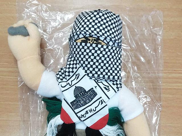 Сотрудники таможенной службы перехватили в порту израильского города Хайфа контрабандую партию мягких кукол в виде "защитника мечети Аль-Акса"