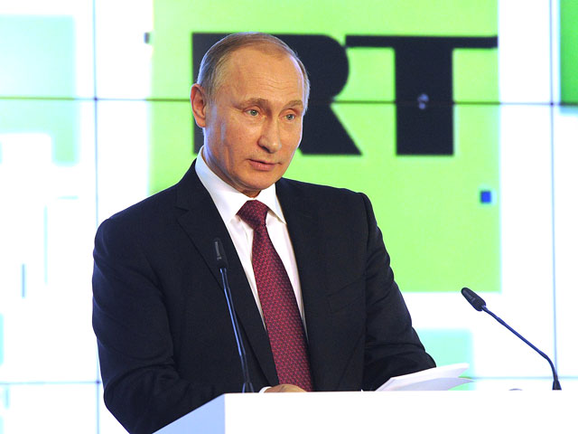 Президент России Владимир Путин поздравил телеканал RT с 10-летием вещания, заявив о необходимости объективной подачи материалов