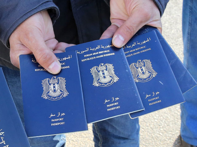 Американские спецслужбы выяснили, что у запрещенной в РФ террористической группировки "Исламское государство" (ДАИШ) есть оборудование и пустые бланки для создания поддельных сирийских паспортов