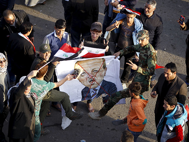 Жители Ирака подожгли флаги Турции, требуя вывода ее войск из страны