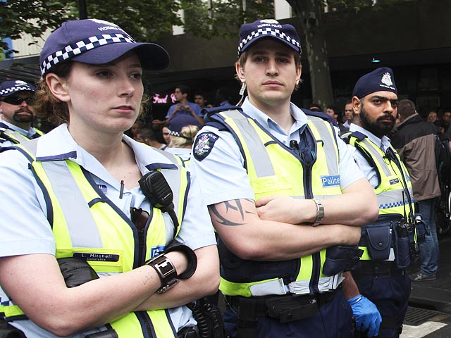 Австралийский подросток, задержанный в мае во время рейда полиции в Мельбурне, признал себя виновным в преступлении, связанном с терроризмом