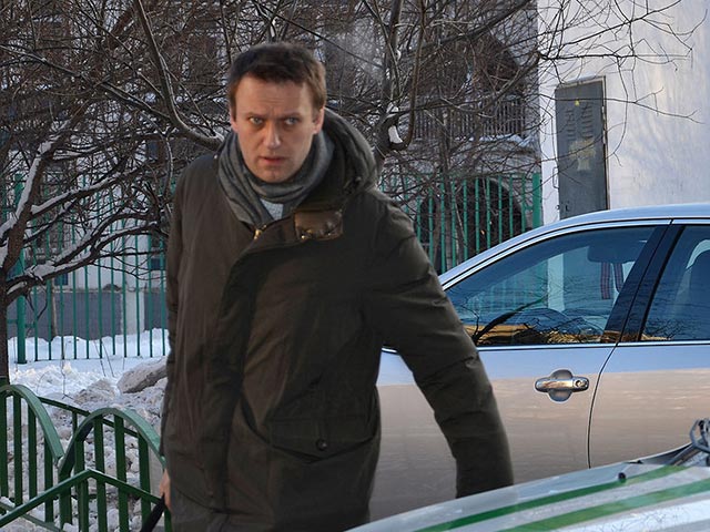 В Марьино сотрудники ГИБДД остановили машину Навального и потребовали объяснить, зачем ФБК снимал дачи в Малаховке