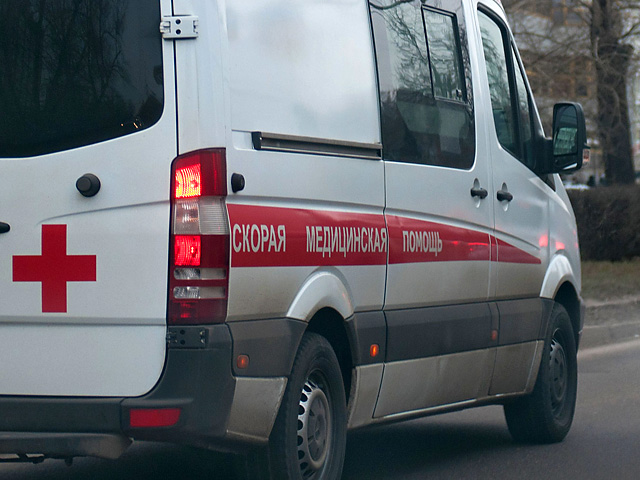 В Москве 12-летняя школьница выпала из окна учебного заведения на третьем этаже. Девочку доставили в больницу в тяжелом состоянии