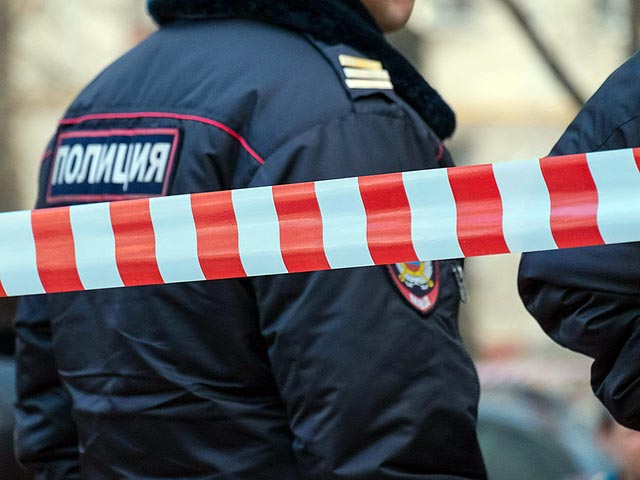 В центре Москвы на улице Солянка неизвестный расстрелял человека и скрылся на с места преступления на черном внедорожнике