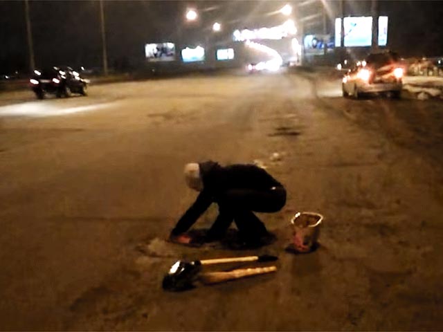 Вслед за "феей" в Омске появился "дорожный эльф" Гребенщиков