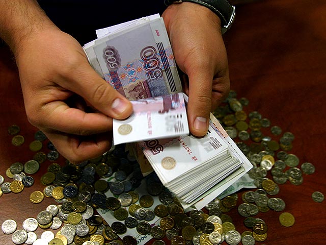 За последние два года безналичная оплата покупок стала более частым явлением, но в целом россияне в кризис стали больше доверять наличным деньгам